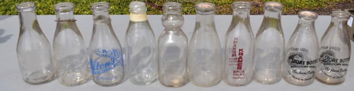 LARGE LOT ASSORTED ADVERTISING MILK BOTTLES, 19/20TH C.