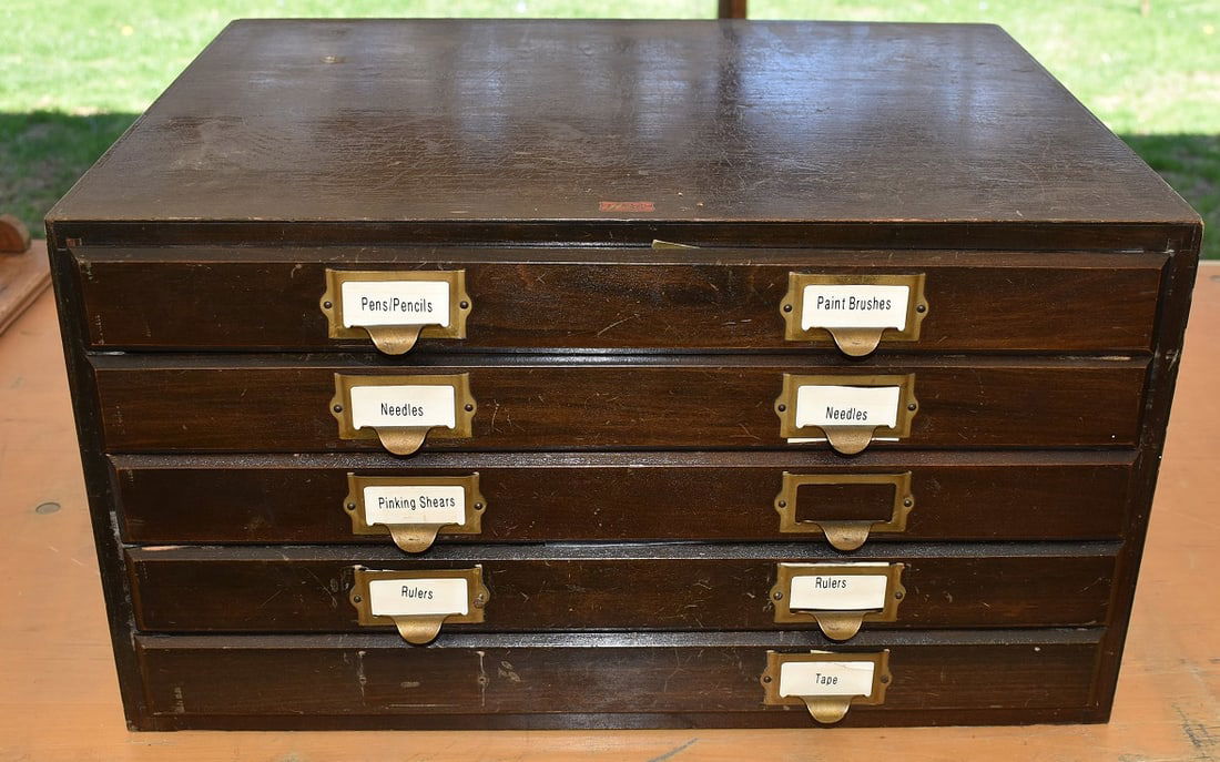 DECO SPOOL CABINET W/ASSORTED CONTENTS, C. 1930: DECO SPOOL CABINET W/ASSORTED CONTENTS, C. 1930, H. 11" W. 20" D. 16"