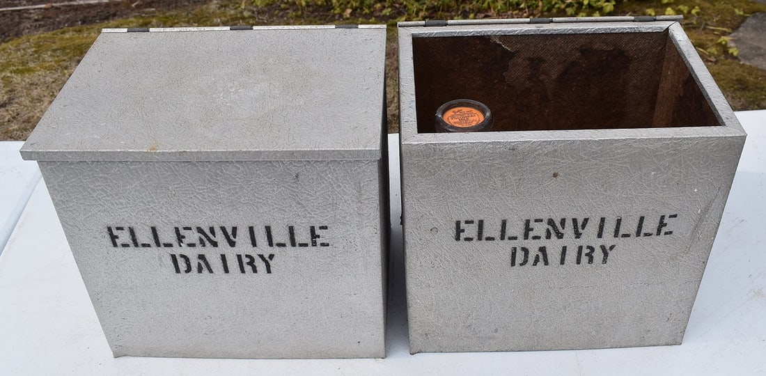 LOT (2) VINTAGE MILK BOXES (RESIDENTIAL) W/BOTTLES: LOT (2) VINTAGE MILK BOXES (RESIDENTIAL) W/BOTTLES, 19/20TH C.