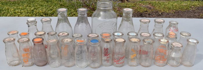 LARGE LOT ASSORTED ADVERTISING MILK BOTTLES, 19/20TH C.