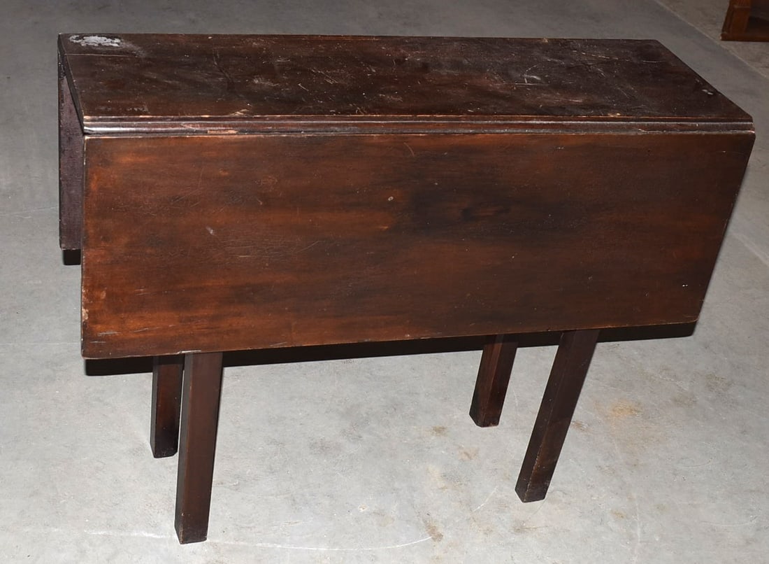 CHIPPENDALE MAHOGANY DROP LEAF TABLE, 18TH C. (1 of 4)
