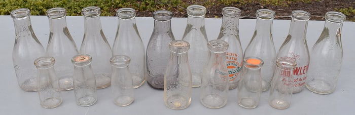 LARGE LOT ASSORTED ADVERTISING MILK BOTTLES, 19/20TH C.