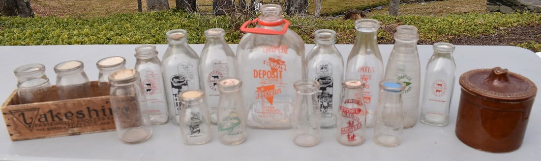 LARGE LOT ASSORTED ADVERTISING MILK BOTTLES, 19/20TH C. (1 of 13)