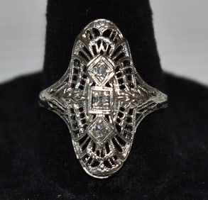 ART DECO 14KT WHITE GOLD/SAPPHIRE FILIGREE RING, C 1920