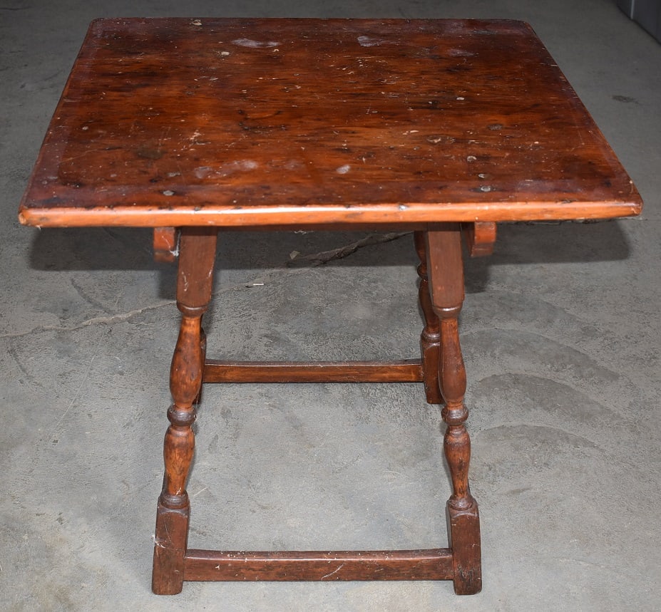 HUDSON VALLEY TURNED LEG PINE TAVERN TABLE, 18TH C. (1 of 4)