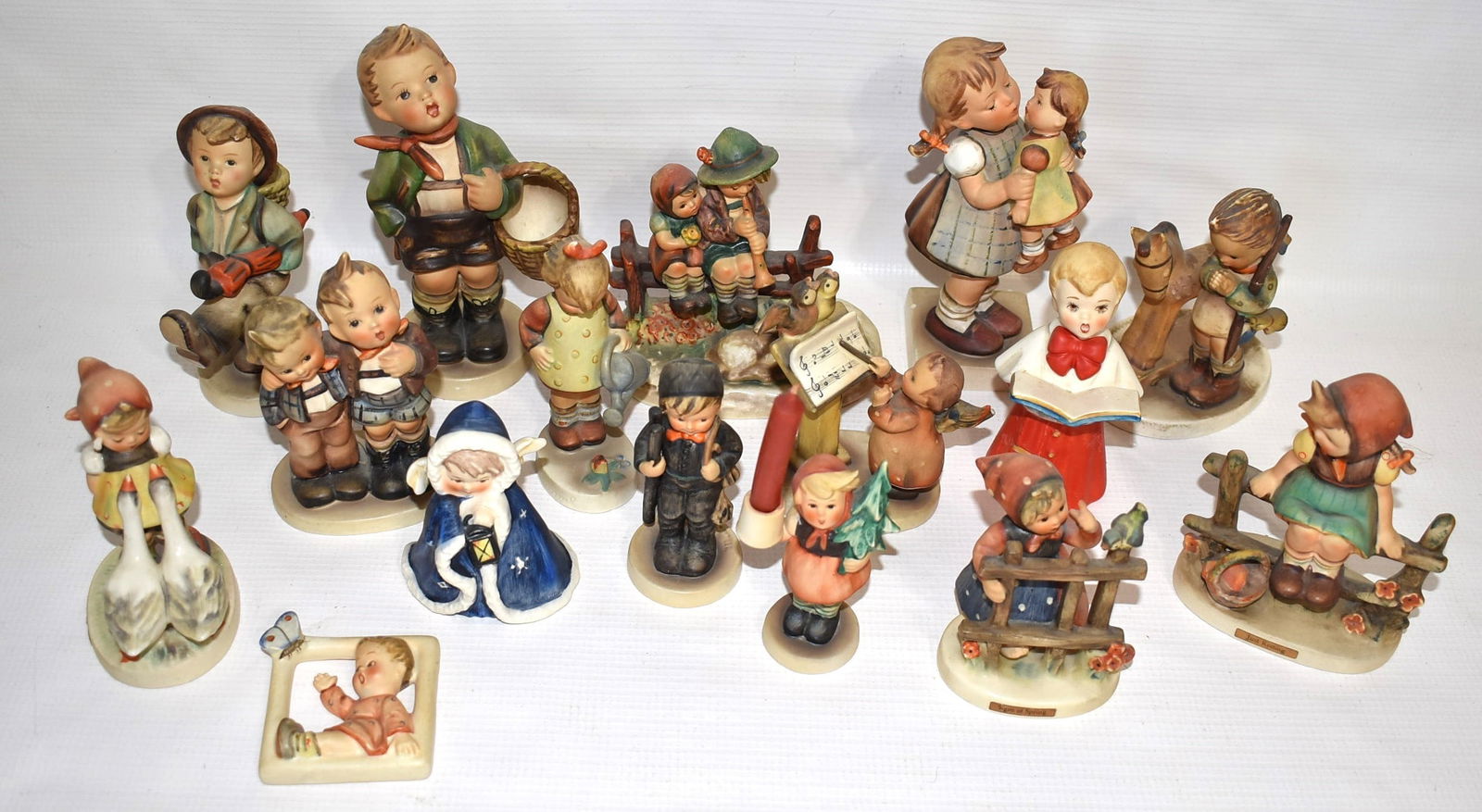 LOT (16) ASSORTED EARLY HUMMELS INCL. FULL BEE (1 of 18)