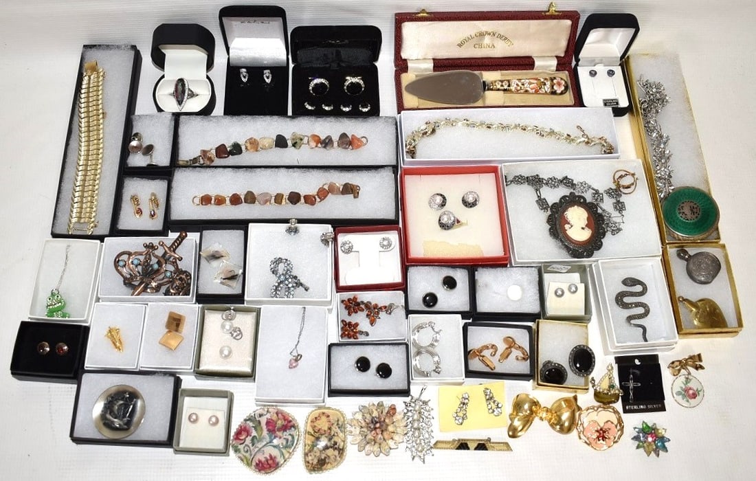 LOT ASST VINTAGE COSTUME JEWELRY INCL STERLING & SIGNED: LARGE LOT ASSORTED VINTAGE COSTUME JEWELRY INCL. STERLING & SIGNED CORO, SWANK, KREMENTZ, ETC.