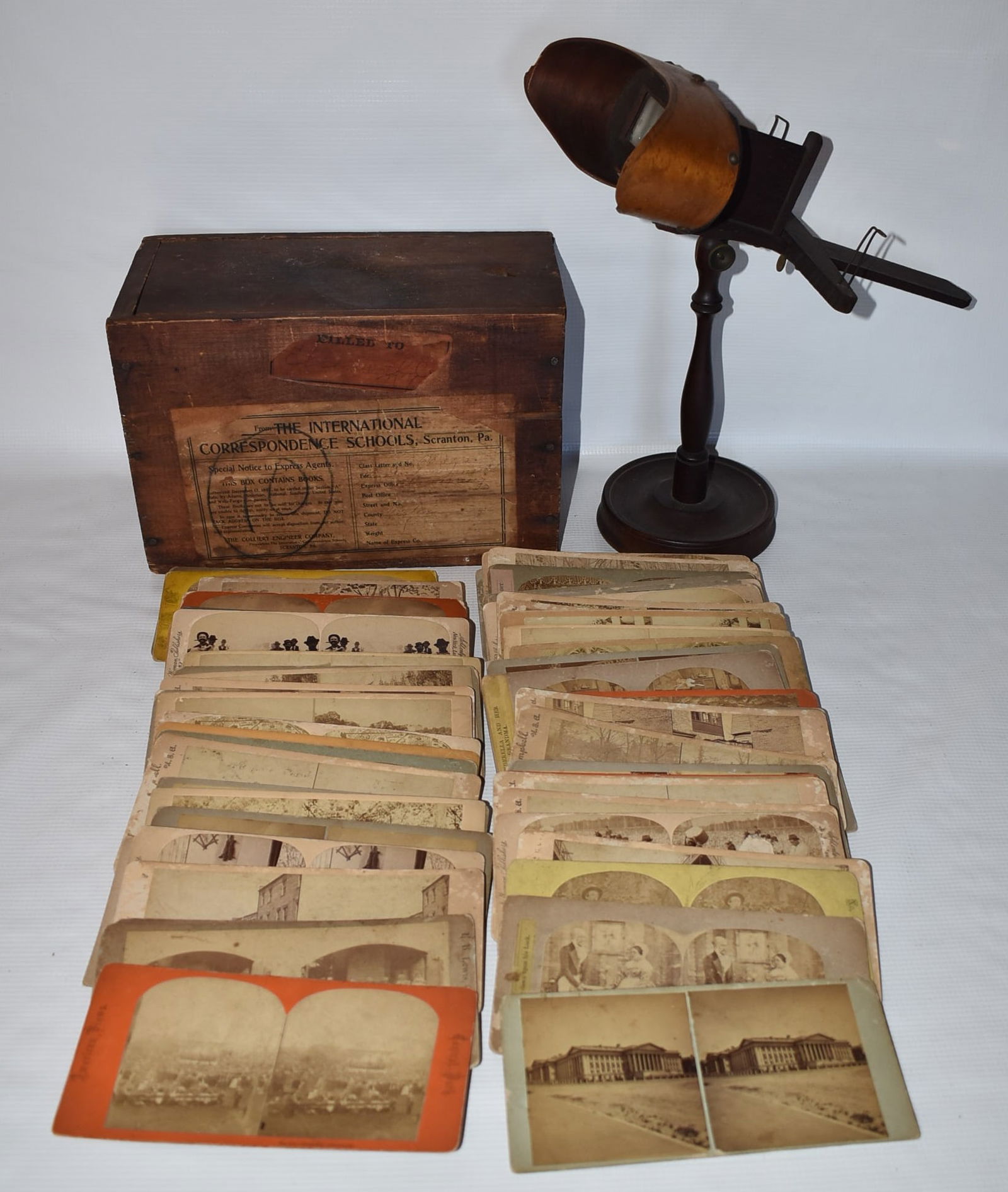 VICTORIAN STEREOPTIC VIEWER W/CARDS IN CASE, 19TH C. (1 of 8)