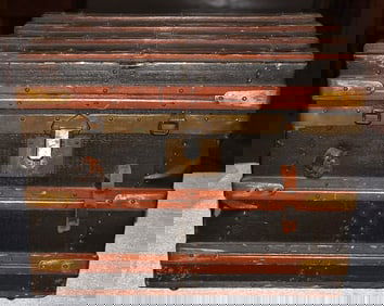 VICT. STEAMER 1/2 TRUNK, 19TH C., H. 15" W. 19" D. 15"