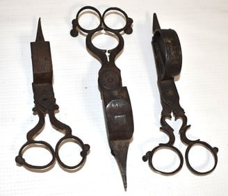 3 EARLY AMERICAN BLACKSMITH FORGED WICK SNIPS, C. 1830