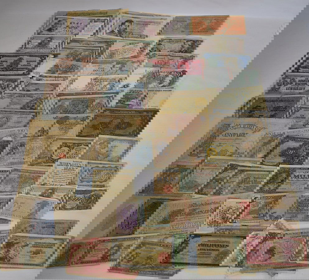 LARGE LOT ASSORTED FOREIGN PAPER CURRENCY (1 of 12)