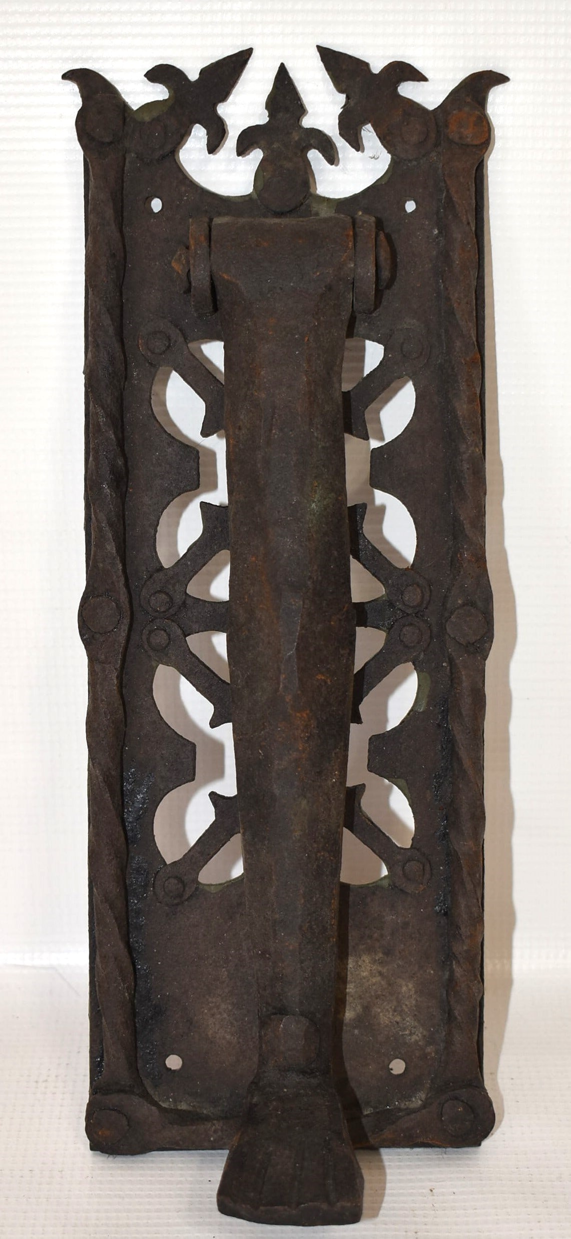 CONTEMPORARY WROUGHT IRON FOOT KNOCKER, 20TH C., H. 12": CONTEMPORARY WROUGHT IRON FOOT KNOCKER, 20TH C., H. 12"