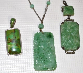 3 CHINESE CELADON JADE PENDANTS/14KT WHITE GOLD NECKLACE