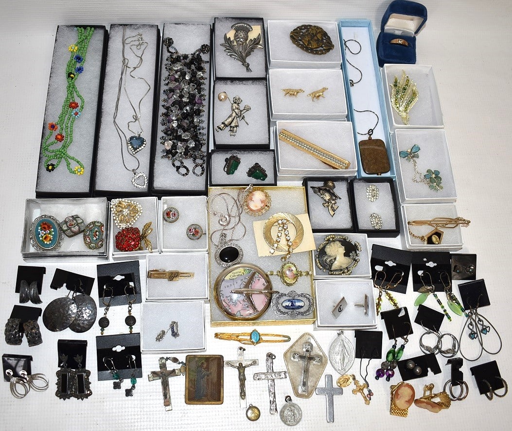 LG LOT ASST VINT COSTUME JEWELRY INCL STERLING & SIGNED (1 of 9)