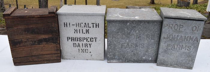 LOT (4) VINTAGE MILK BOXES (RESIDENTIAL) W/BOTTLES