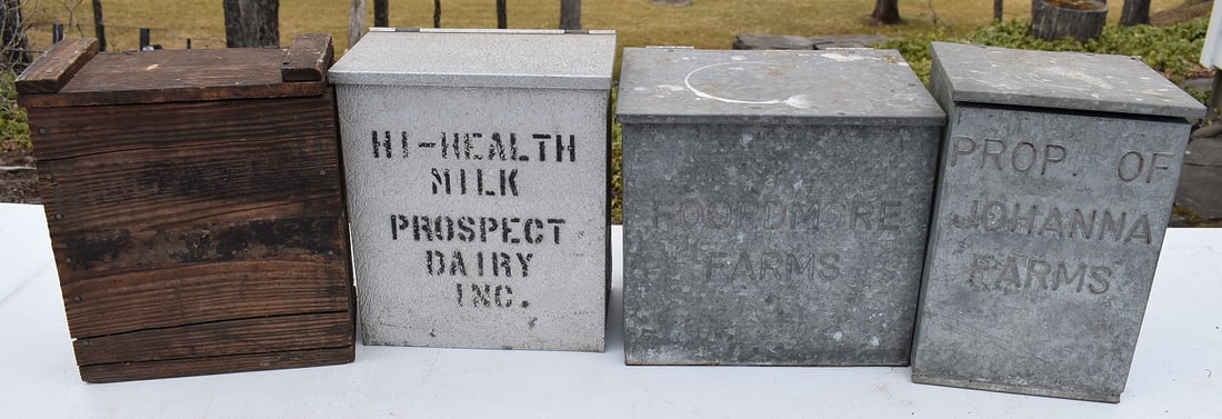 LOT (4) VINTAGE MILK BOXES (RESIDENTIAL) W/BOTTLES (1 of 10)