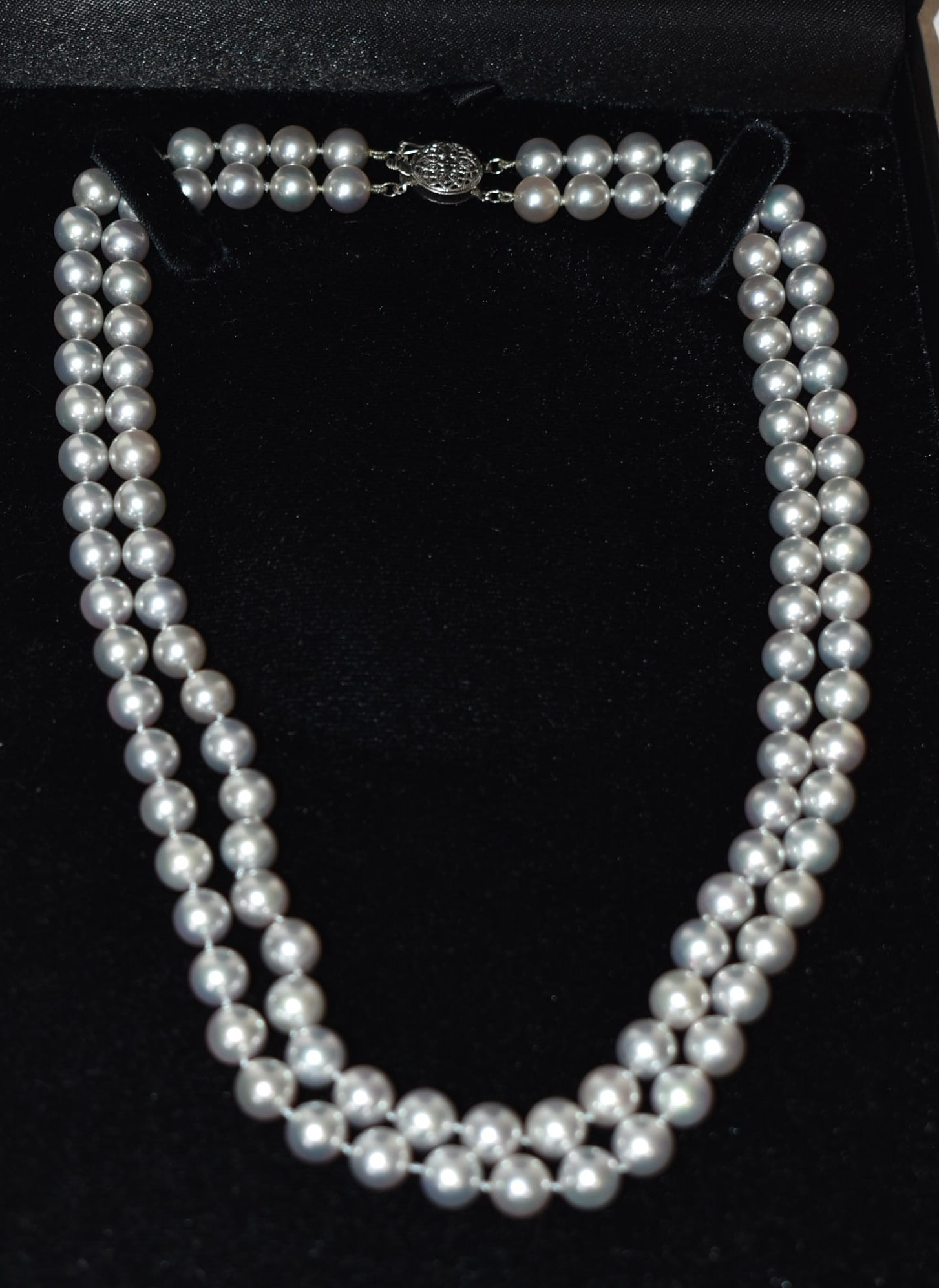 FINE DECO DOUBLE STRAND CULTURED PEARLS W/14KT WG CLASP: FINE DECO DOUBLE STRAND CULTURED PEARLS W/14KT WHITE GOLD CLASP, 20TH C., L. 18"