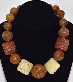 CHINESE CARVED HONEY JADE CHOKER NECKLACE, 20TH C.