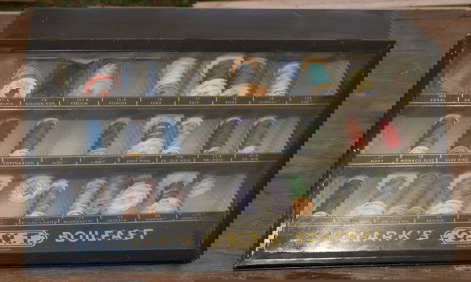 CLARKS ONT TIN COUNTERTOP SPOOL CABINET, C. 1930 (1 of 4)