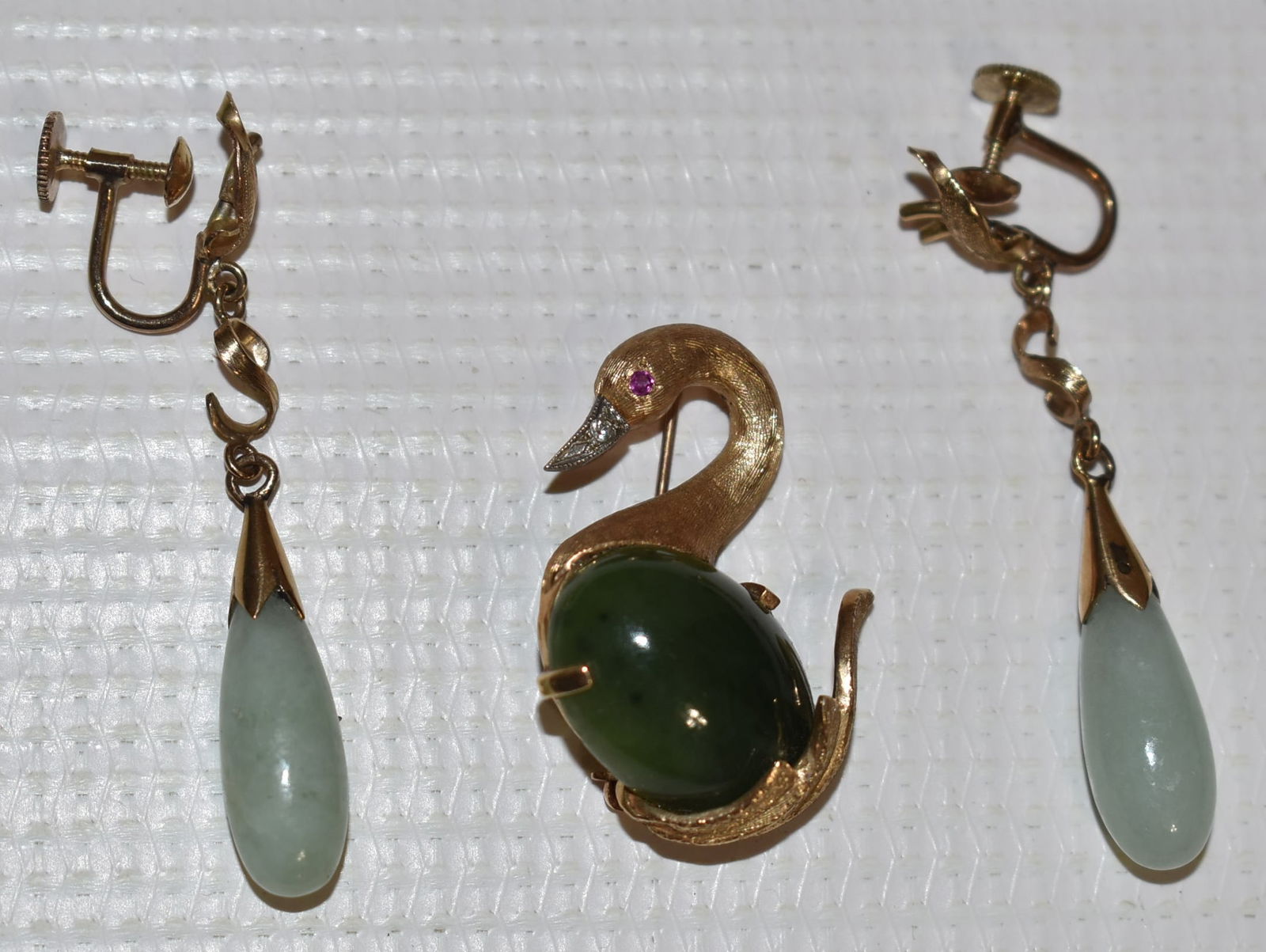 2 DECO 14KT YELLOW GOLD/JADE SWAN BROOCH, EARRINGS (1 of 7)