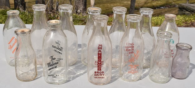 LARGE LOT ASSORTED ADVERTISING MILK BOTTLES, 19/20TH C.