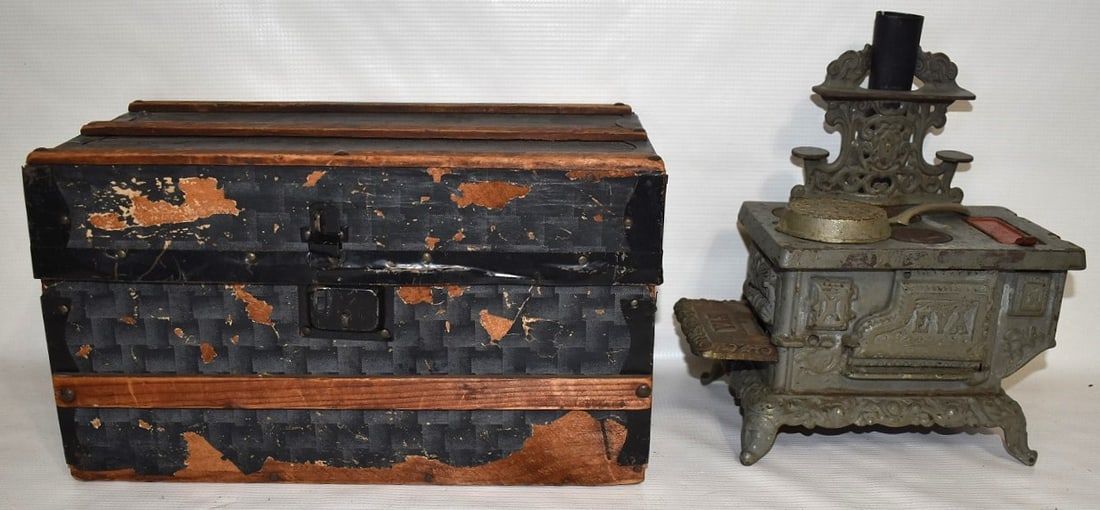 LOT (2) COUNTRY CHILDS STOVE/DOLL TRUNK, 19/20TH C. (1 of 8)