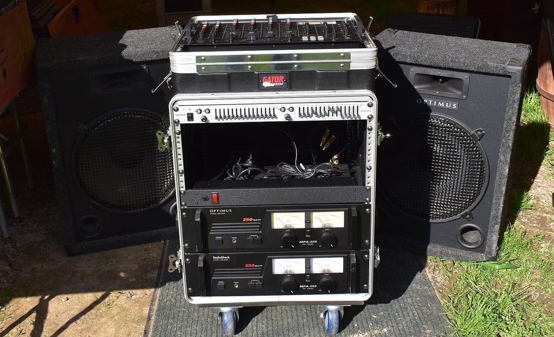 OPTIMUS SSM 1750, DJ STEREO MOUNTED IN A GATOR CASE (1 of 6)