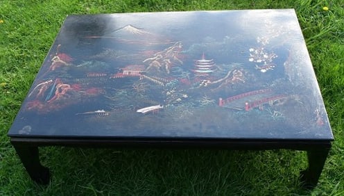 JAPANESE LACQUERED TEA TABLE, 20TH C.