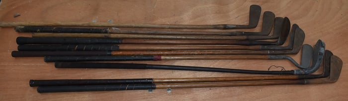 LOT (10) VINTAGE WOOD SHAFT GOLF CLUBS, C. 1930