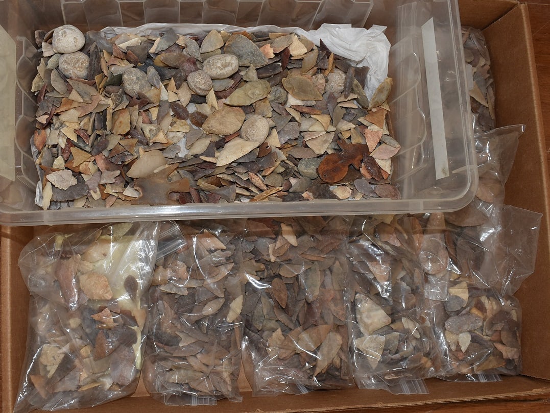 LARGE LOT ASSORTED FLINT/QUARTZ BIRD POINTS (1 of 4)