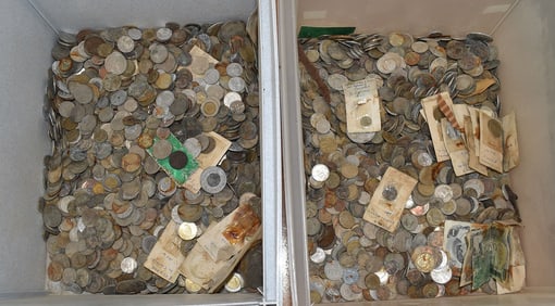 LARGE LOT ASSORTED FOREIGN COINS