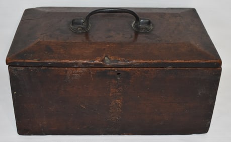 NEW ENGLAND MINIATURE BURL DOCUMENT BOX, 18TH C.