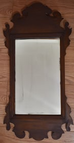 CHIPPENDALE MAHOGANY LOOKING GLASS, 19TH C., H. 29"