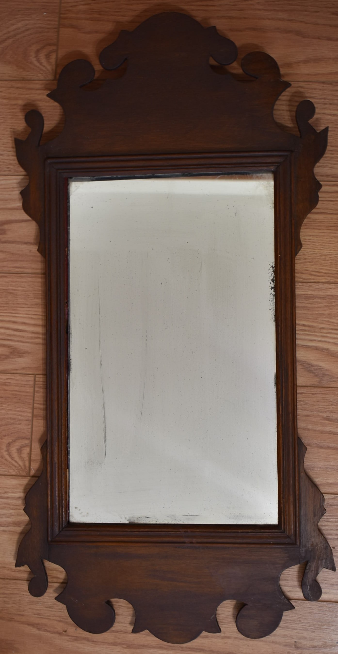 CHIPPENDALE MAHOGANY LOOKING GLASS, 19TH C., H. 29" (1 of 5)