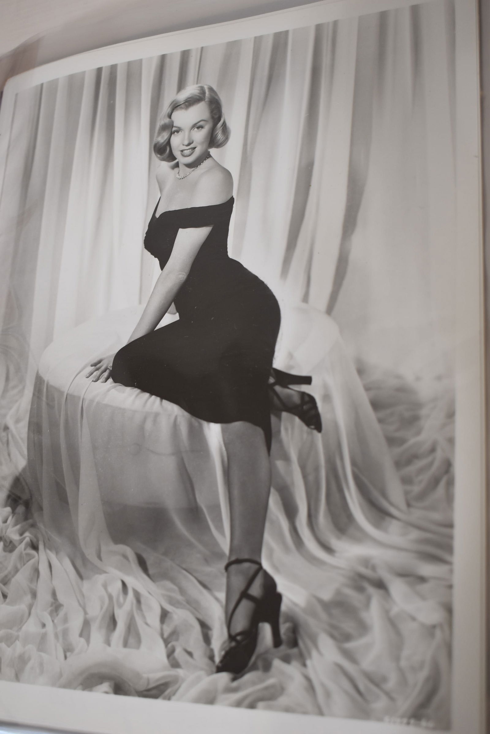 HUGE BINDER LOT MARILYN MONROE 8" X 10" GLOSSY'S (1 of 6)