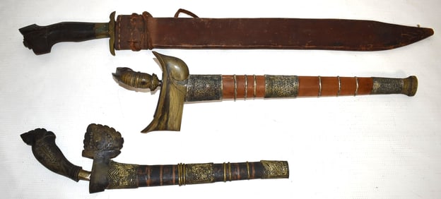 LOT (3) INDONESIAN SHORT SWORDS, 19/20TH C.