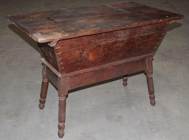 COUNTRY PINE DOVETAILED DOUGH BOX, 19TH C.