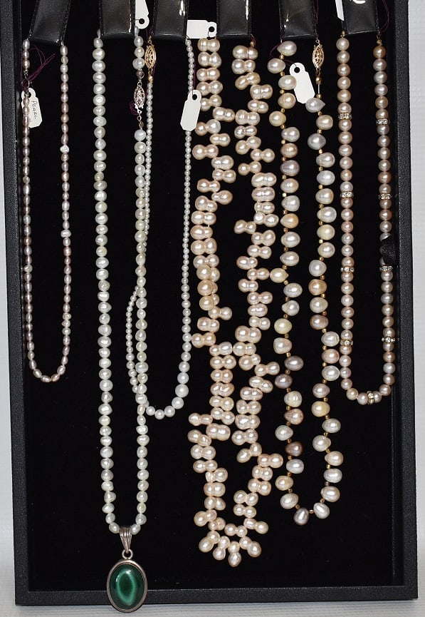LOT ASSORTED PEARL/SILVER/MALIKITE NECKLACES, 20TH C. (1 of 3)