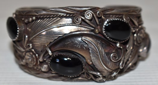 NAVAJO OLD PAWN STERLING/ONYX CUFF BRACELET SIGNED L