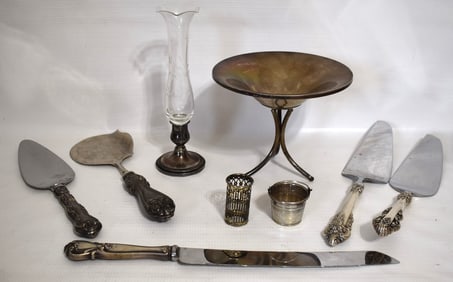 LOT ASSORTED WEIGHTED STERLING SERVING PIECES, 20TH C.