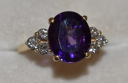 CONTEMPORARY 14KT YELLOW GOLD/AMETHYST/DIAMOND RING