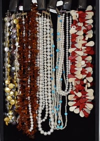 LOT ASSORTED AMBER/PEARL/RED CORAL NECKLACES, 20TH C.