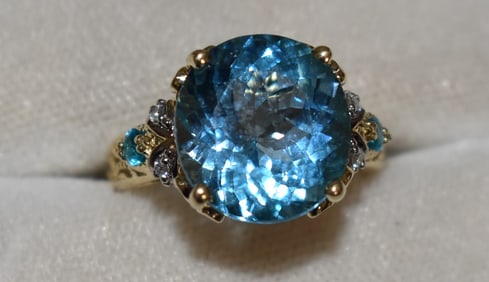 ART DECO 14KT YW GOLD/BLUE TOPAZ/DIAMOND RING, C. 1970