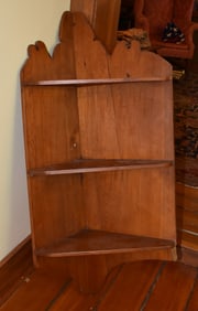 COUNTRY PINE CORNER SHELF, 19TH C., H. 44" W. 20"