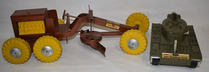 2 STRUCTO ROAD GRADER MIB C. 1960 & REMCO BULL DOG TANK