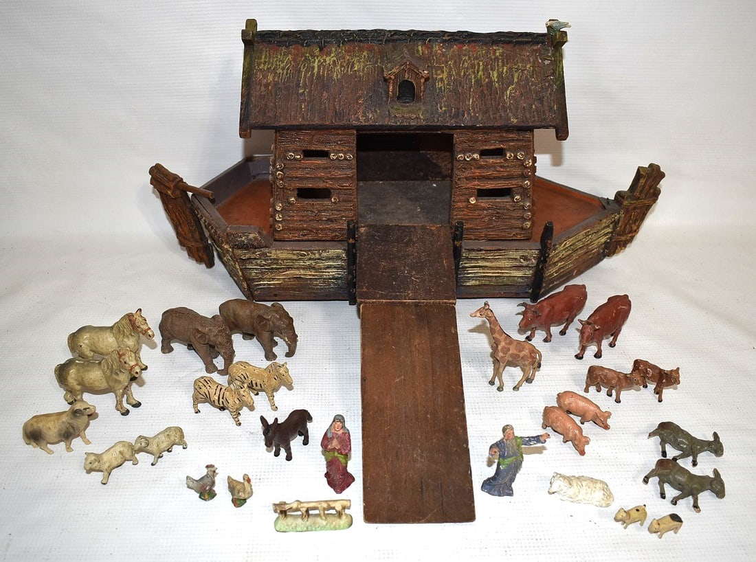 ELASTOLIN NOAH'S ARK PULL TOY W/ANIMALS, C. 1920/30 (1 of 9)