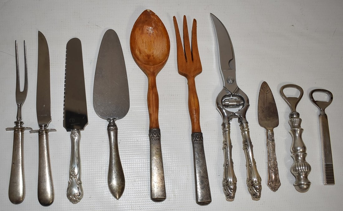 LARGE LOT ASSORTED STERLING HANDLED SERVING PIECES (1 of 7)