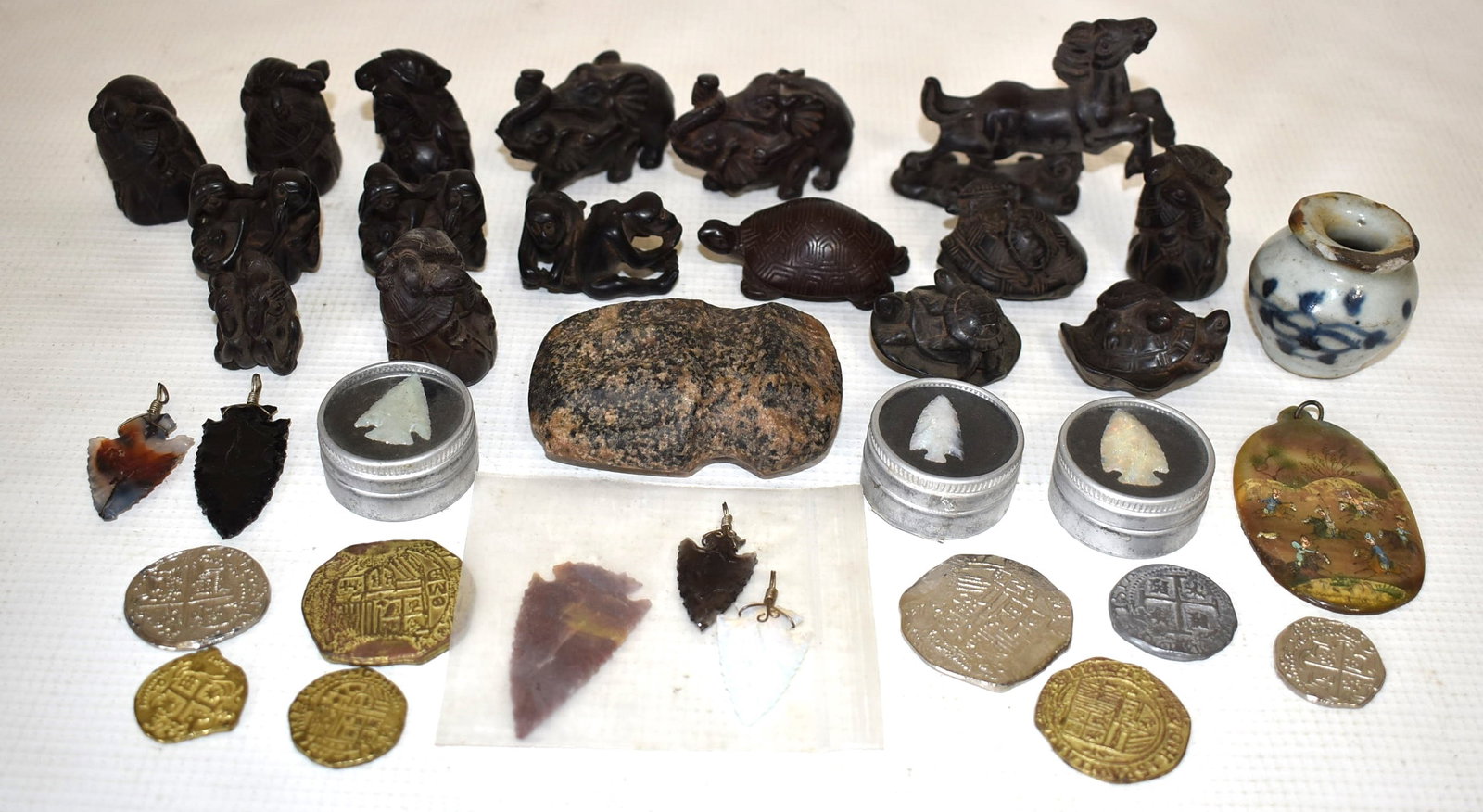 LOT ASSORTED CHINESE NETSUKES, OPAL ARROWHEADS (1 of 6)