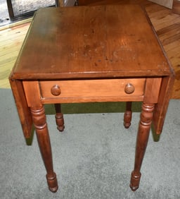 COUNTRY PINE SINGLE DRAWER DROP LEAF TABLE, 19TH C.