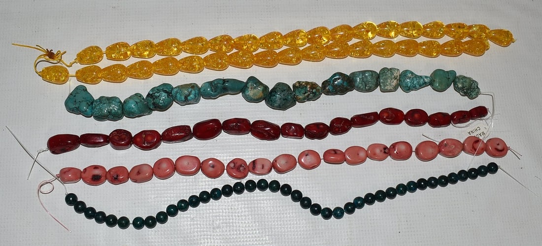 LOT ASSORTED BEADS INCL. TURQUOISE, CORAL, JADE, AMBER (1 of 3)